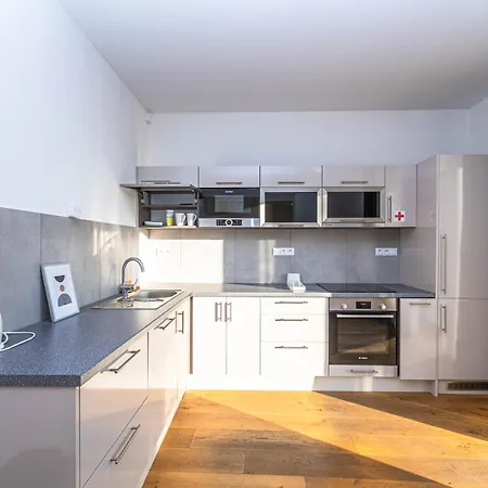 Budejovicka - Stylish House & In 3*
